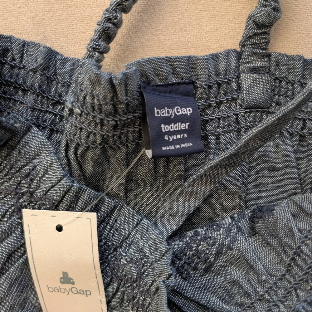 NWT GAP Chambray Embroidered Top - 4 yr
